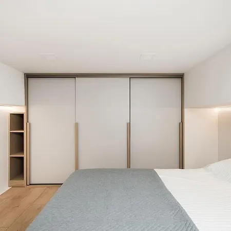Stylish Loft With An Amazing Roof Top Terrace By Urban Rent *