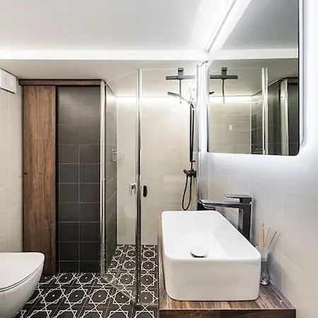 Stylish Loft With An Amazing Roof Top Terrace By Urban Rent Apartment *
